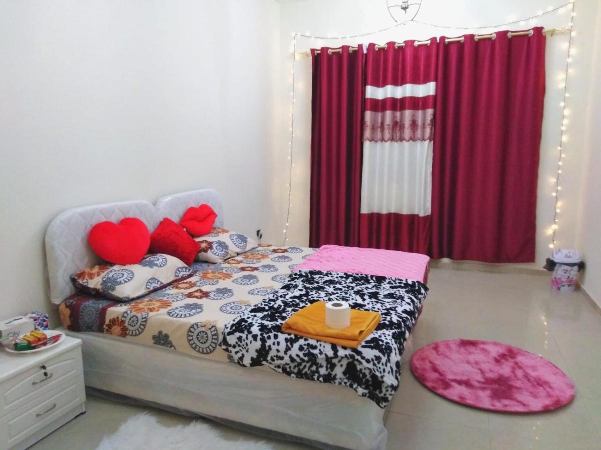 Bright Sunshine Holiday Home Shared Apartments Дубай Екстериор снимка