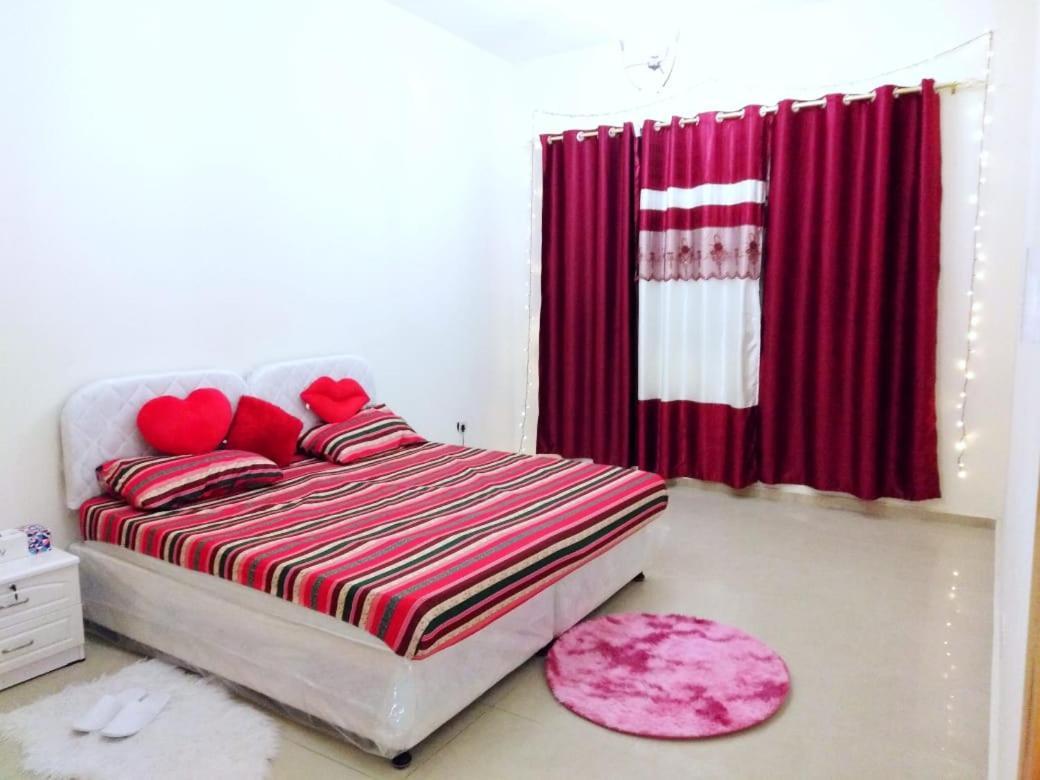 Bright Sunshine Holiday Home Shared Apartments Дубай Екстериор снимка